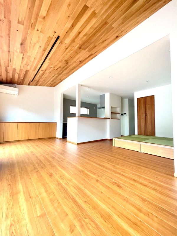 新潟市 注文住宅 リビング 勾配天井 自然素材 工務店